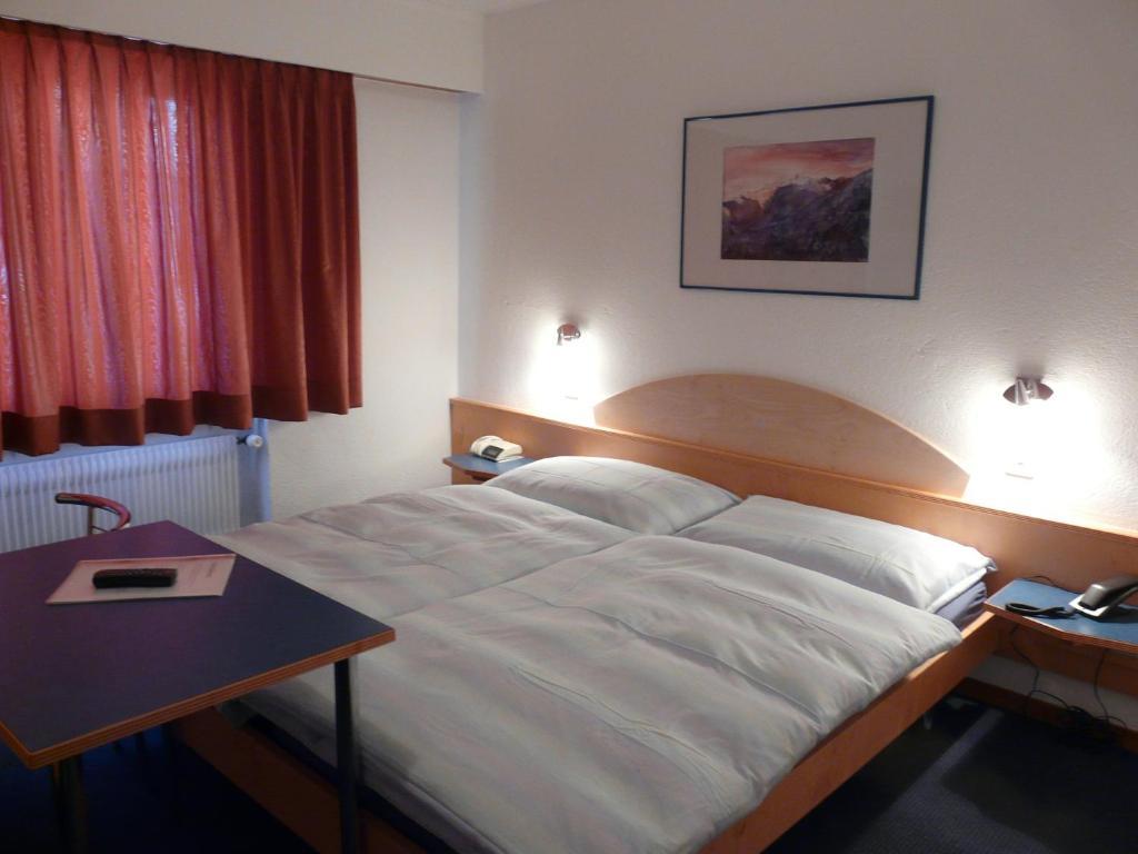 Hotel Garni Domino Saas Fee Chambre photo